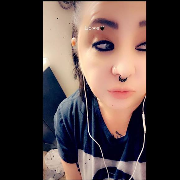 Profile Picture of Amber Patterson (@coloradogrl23) on Poshmark