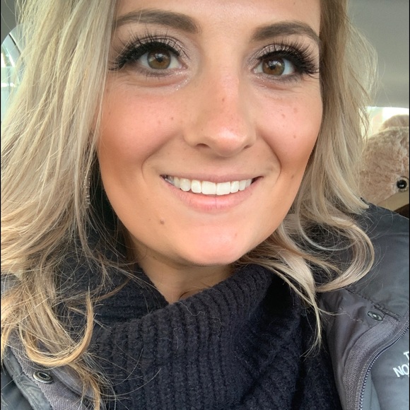 Profile Picture of Alexis Stimac (@lex_marie09) on Poshmark
