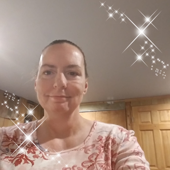 Profile Picture of Kristine Reader (@bradisue) on Poshmark