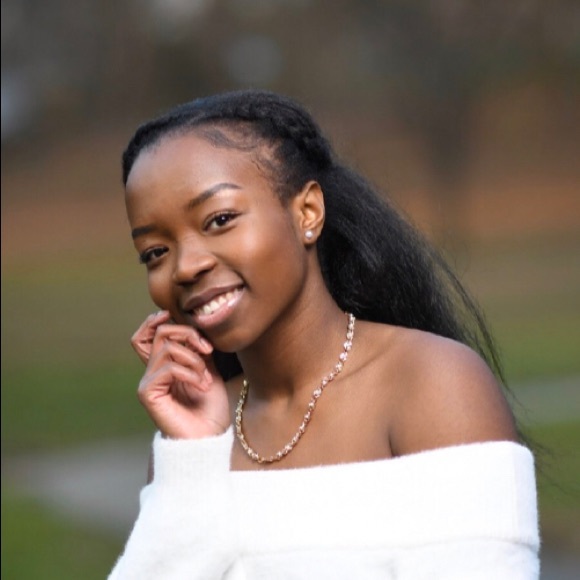 Profile Picture of Nadia Wilson (@nad_sssss) on Poshmark