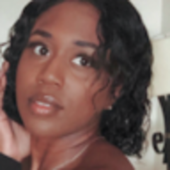 Profile Picture of Jen sinclair vlogs A (@jeneva016) on Poshmark