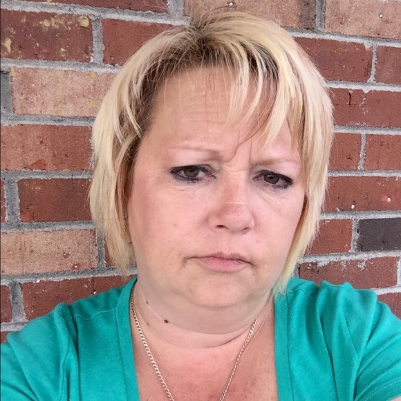 Profile Picture of Shelly Clemmons (@shelly40447) on Poshmark