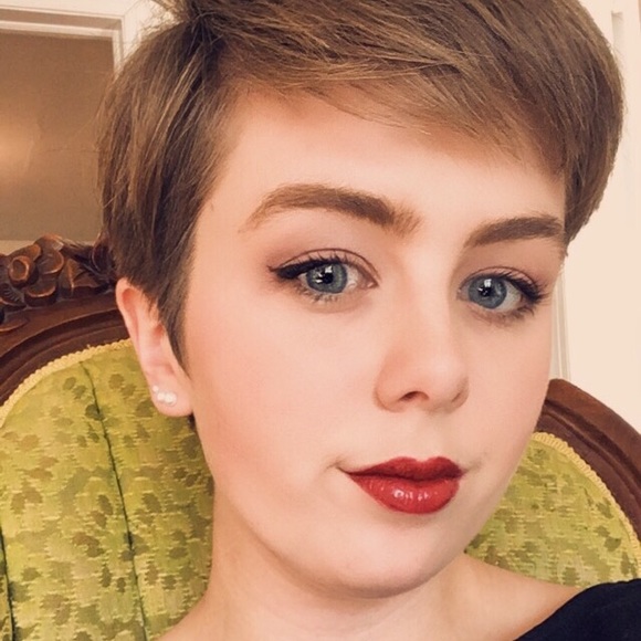 Profile Picture of Elsa Hansen (@elsa_marieh) on Poshmark