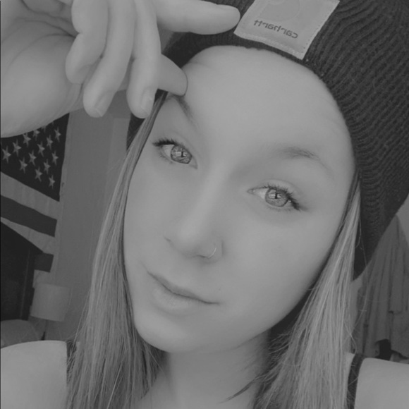 Profile Picture of Tina Kerekes (@kristinakerekes) on Poshmark