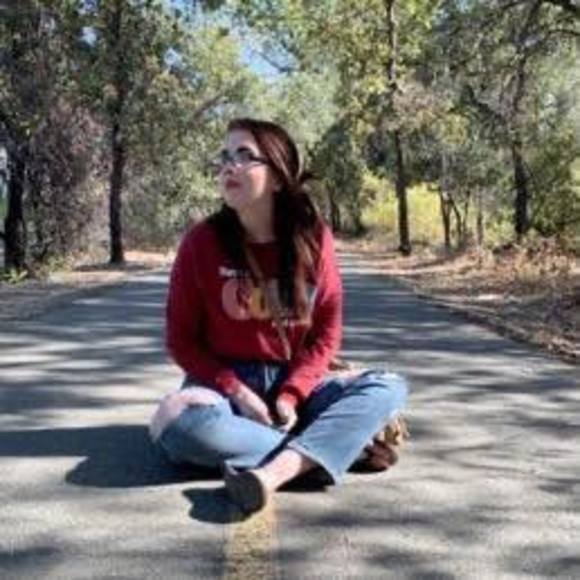 Profile Picture of Haley Bridgman (@haleyschnabel01) on Poshmark