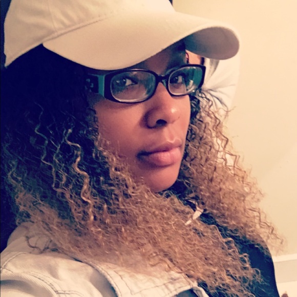 Profile Picture of Bianca Mahoney (@mahoneyb26) on Poshmark