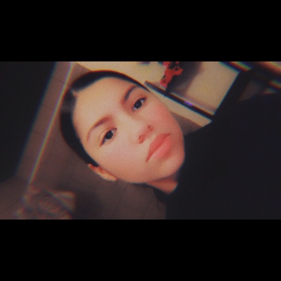 Profile Picture of Ashley Rogel (@a_rogel) on Poshmark