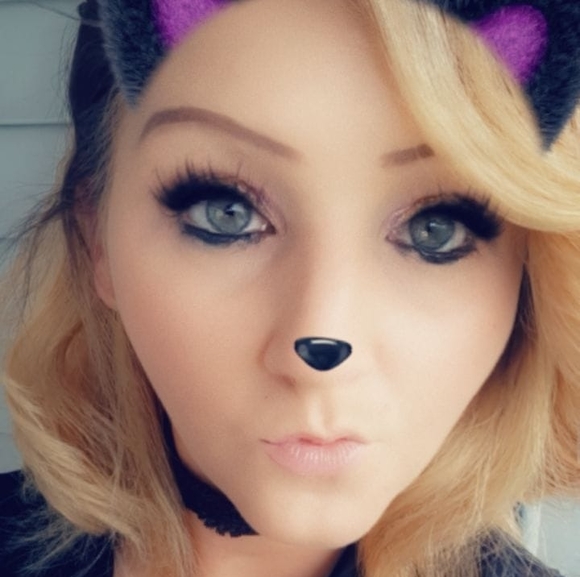 Profile Picture of Ashley Bachmeier (@ashleybachmeier) on Poshmark