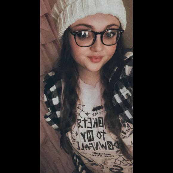 Profile Picture of Jessica Mansel (@jessicamansel) on Poshmark