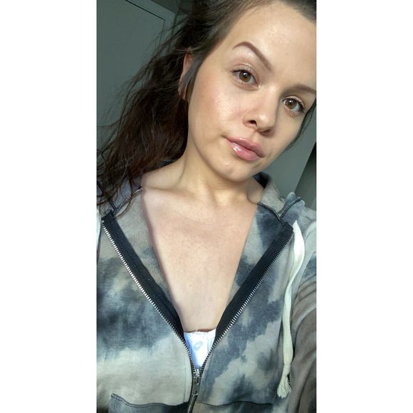 Profile Picture of Krysten Luchetta (@krystenluchetta) on Poshmark