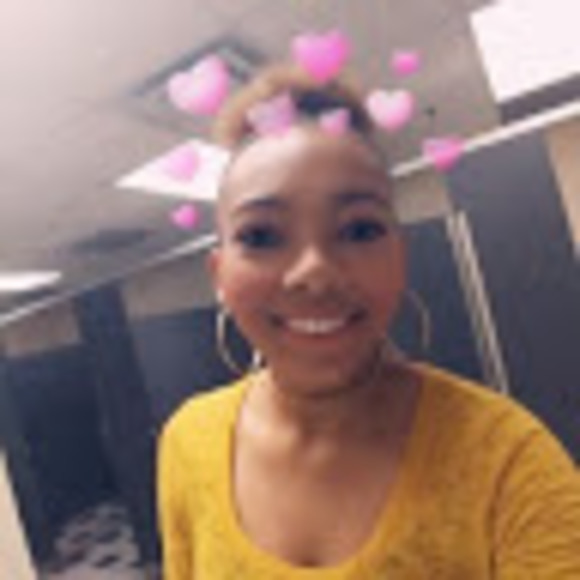 Savannah Maxwell - Poshmark Profile Picture of Savannah Maxwell (@savannahmaxw289) on Poshmark