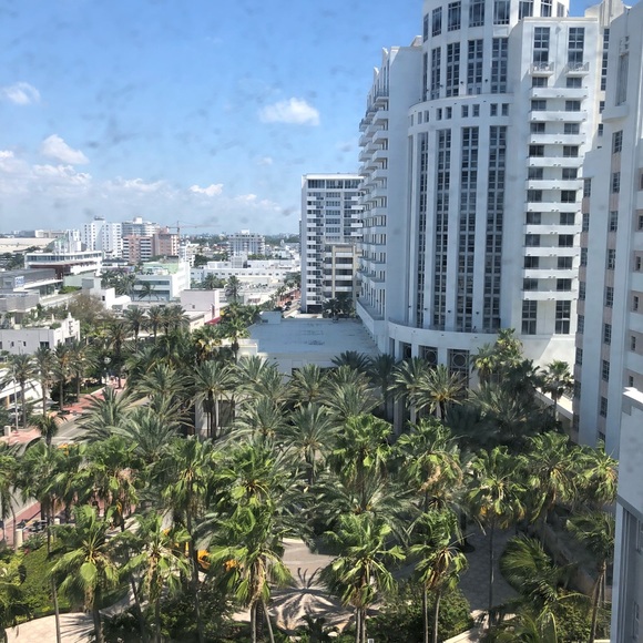 Profile Picture of Lizzie Marchante (@lissanyi) on Poshmark