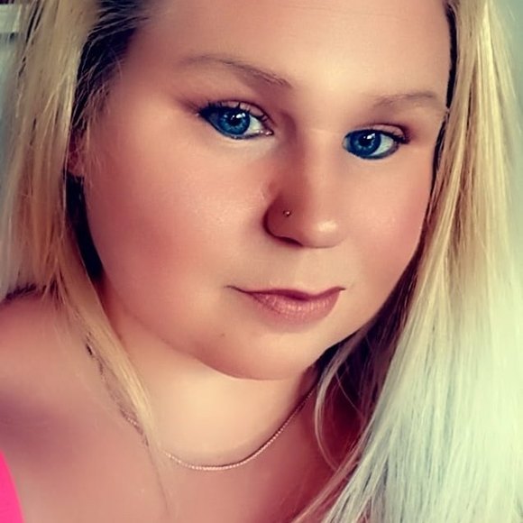 Profile Picture of Lacy St. andrew (@lacizzle) on Poshmark