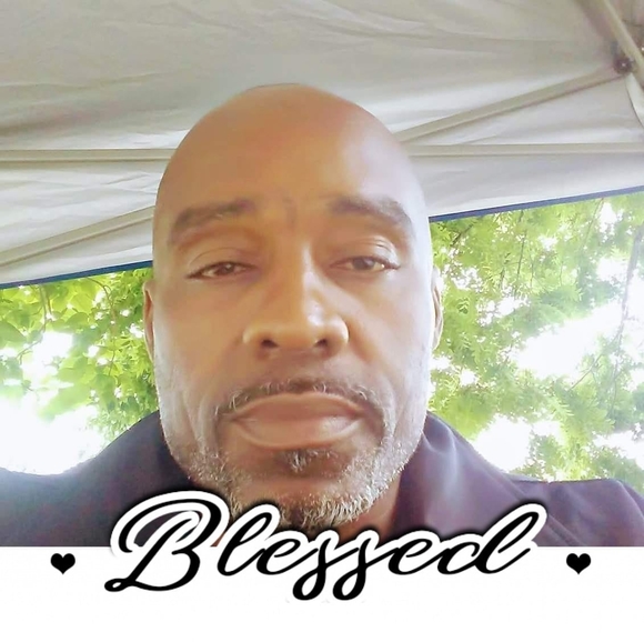 Profile Picture of Daryl Daryl (@dleonhuff) on Poshmark