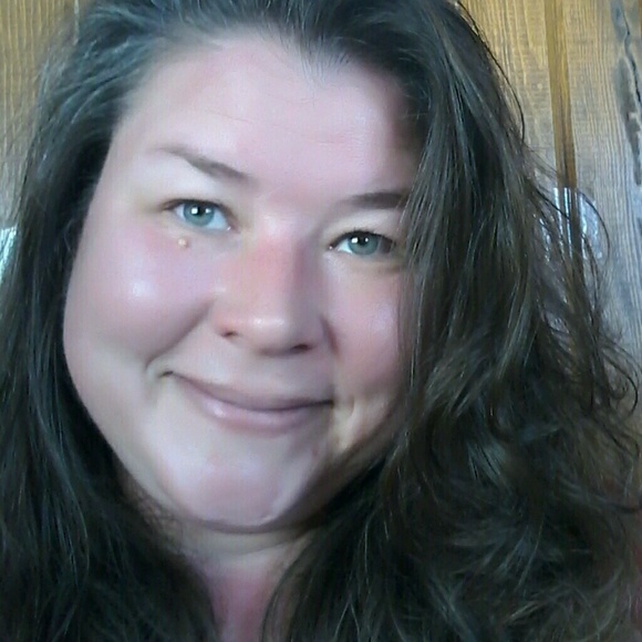 Profile Picture of Claire Sillett (@claire_s76) on Poshmark