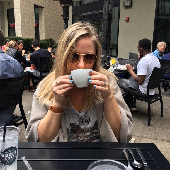 Profile Picture of Debbie Lukowski (@dluko66) on Poshmark