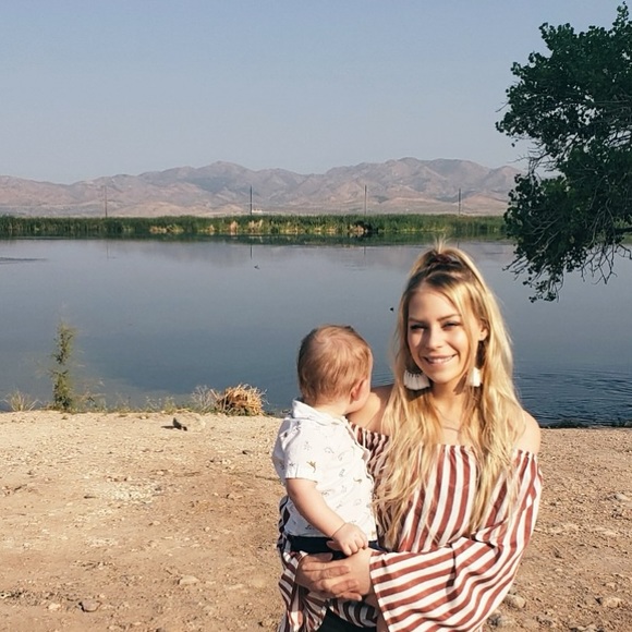 Profile Picture of Allieson Borstner (@american_honey7) on Poshmark