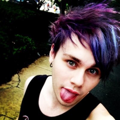 Profile Picture of Moon Everton (@5SOSxMichael45) on Twitter