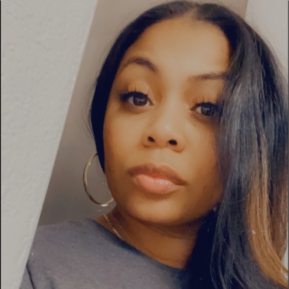 Profile Picture of Ebonie Cooper (@ecooper420) on Poshmark