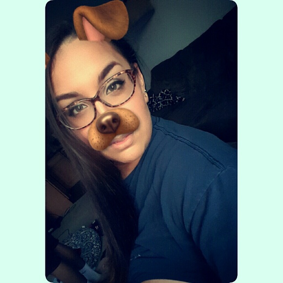 Profile Picture of Jenna Vavrasek (@jennavavrasek) on Poshmark