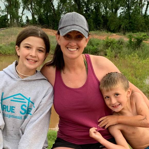 Profile Picture of Jaime Sutton (@jaimencates) on Poshmark