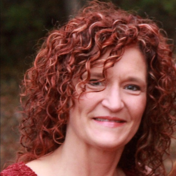 Profile Picture of Stacia Tuschen (@s27tuschen) on Poshmark