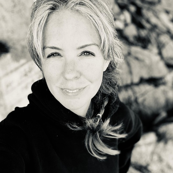 Profile Picture of Maureen Schmidt (@schmidt9212) on Poshmark