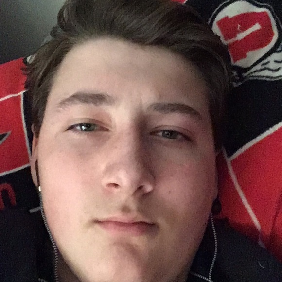 Profile Picture of Dylan Schmidtke (@dyylqn24) on Poshmark