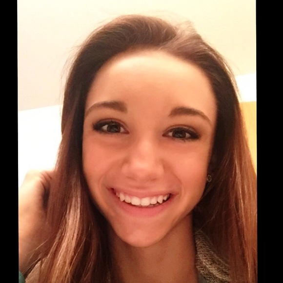 Profile Picture of Savannah Conway (@savannahc00) on Poshmark