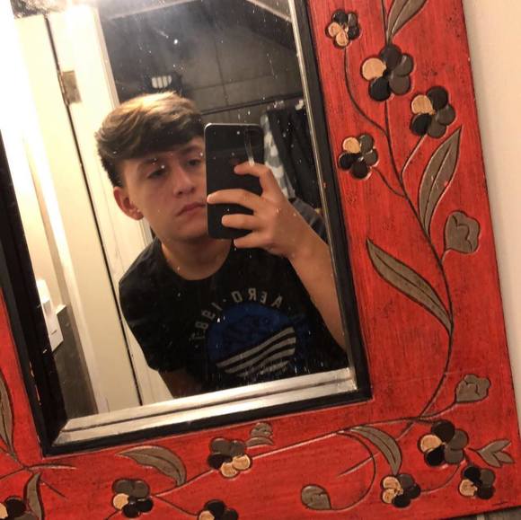 Brian Silva - Poshmark Profile Picture of Brian Silva (@brian_silva11) on Poshmark