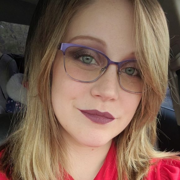 Profile Picture of Katie Nardone (@katienardone) on Poshmark