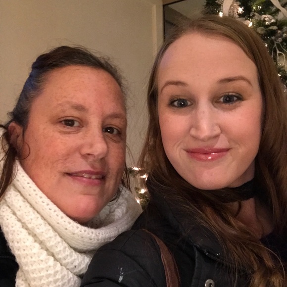 Profile Picture of Colleen Cadger (@cadger68) on Poshmark