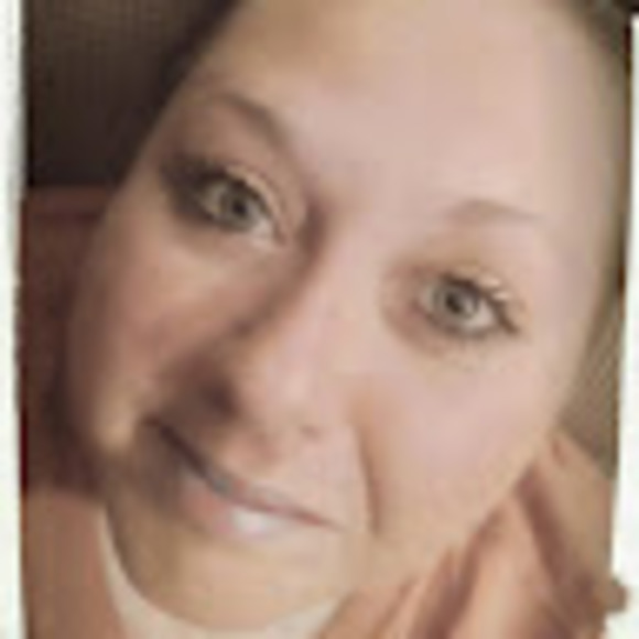 Profile Picture of Crystal Pryor (@c1042pryor) on Poshmark