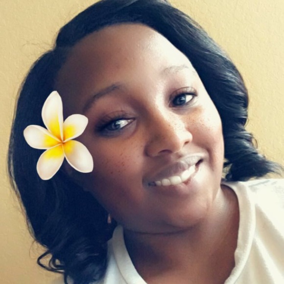 Profile Picture of Chrystan Warfield (@chrystanw) on Poshmark