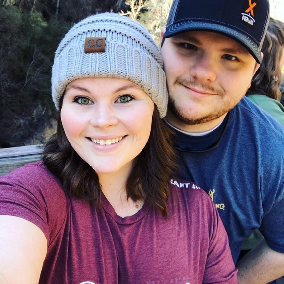 Profile Picture of Lindsay Ray (@lindzray89) on Poshmark