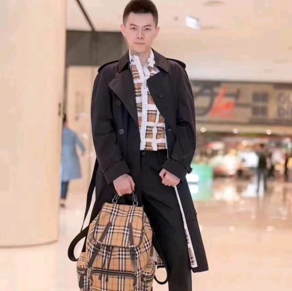 Profile Picture of Tony Chen (@tchen685) on Poshmark