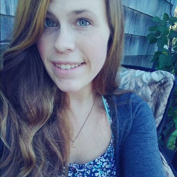 Profile Picture of Kayla Grylls (@kaylagrylls) on Poshmark