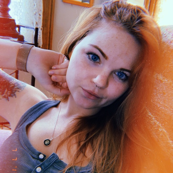 Profile Picture of Cassidy Felgner (@cassfelg) on Poshmark