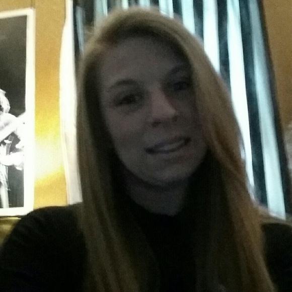 Profile Picture of Ashley Bainbridge (@ashleyb5820) on Poshmark