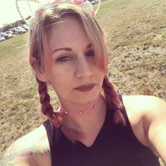 Profile Picture of Kimberly Leymeister (@kzwak) on Poshmark