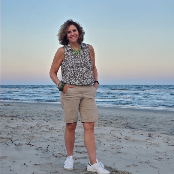 Profile Picture of Denise Champagne (@denisechamp) on Poshmark