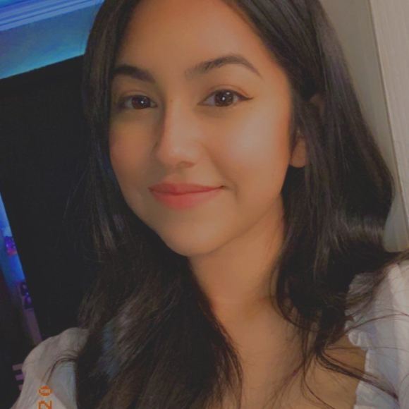 Profile Picture of Crystal Pinon (@cpinon91) on Poshmark