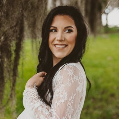 Profile Picture of Haley Wall (@haleykwall) on Twitter