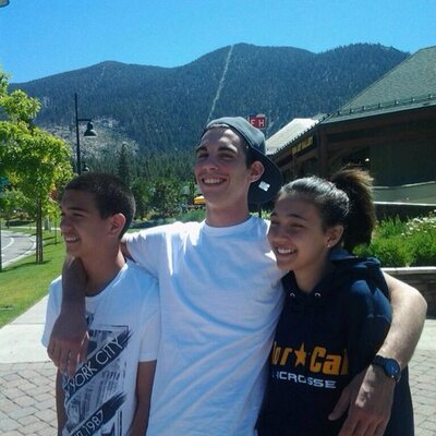 Profile Picture of Zachariah Harris (@b1polarbear) on Twitter