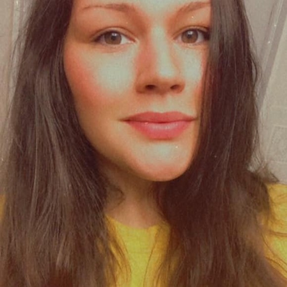 Profile Picture of Chrissy Palmer (@chrissxnixxle9) on Poshmark