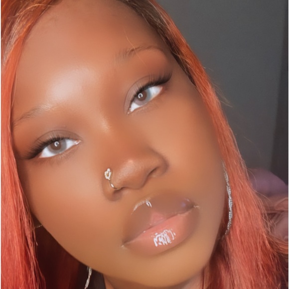 Profile Picture of Shatoria Mccoy (@beautylovesme21) on Poshmark