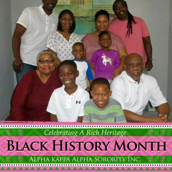 Profile Picture of Edna Moore (@ecuyl) on Poshmark