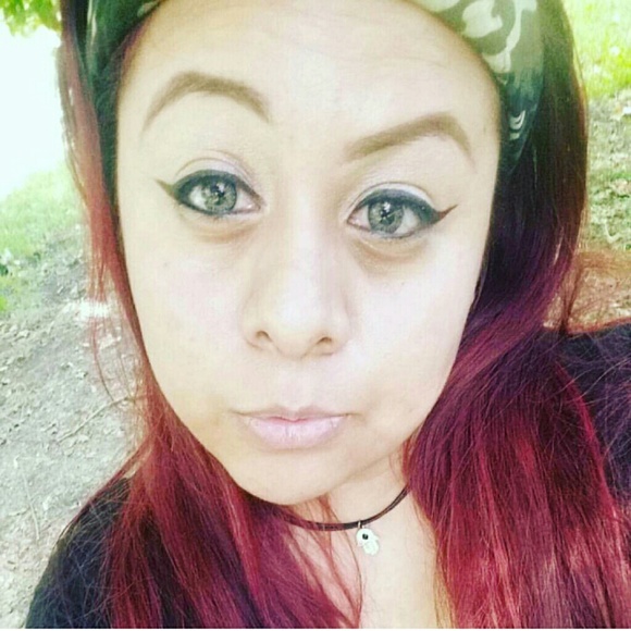 Profile Picture of Miriam Martinez (@martinez817) on Poshmark