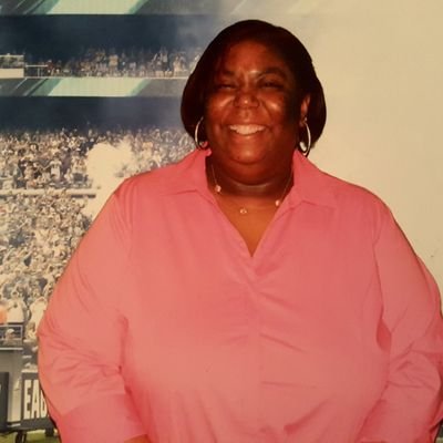 Profile Picture of Sherri Holmes (@norisse) on Twitter