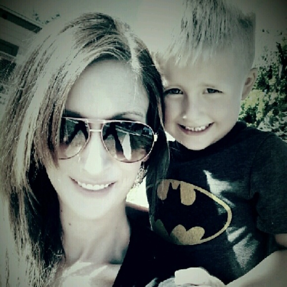 Profile Picture of Lisa Oswald (@oswaldgirl12) on Poshmark